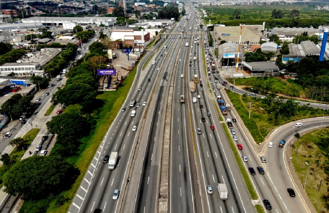 mais-de-2-milhoes-de-veiculos-devem-circular-pelas-rodovias-via-dutra-e-rio-santos-durante-os-feriados-de-natal-e-ano-novo