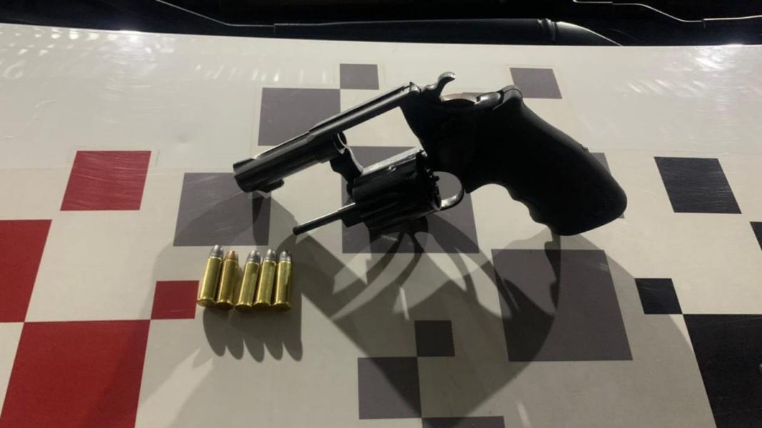 Polícia Militar prende homem por porte ilegal de arma de fogo em São José dos Campos
