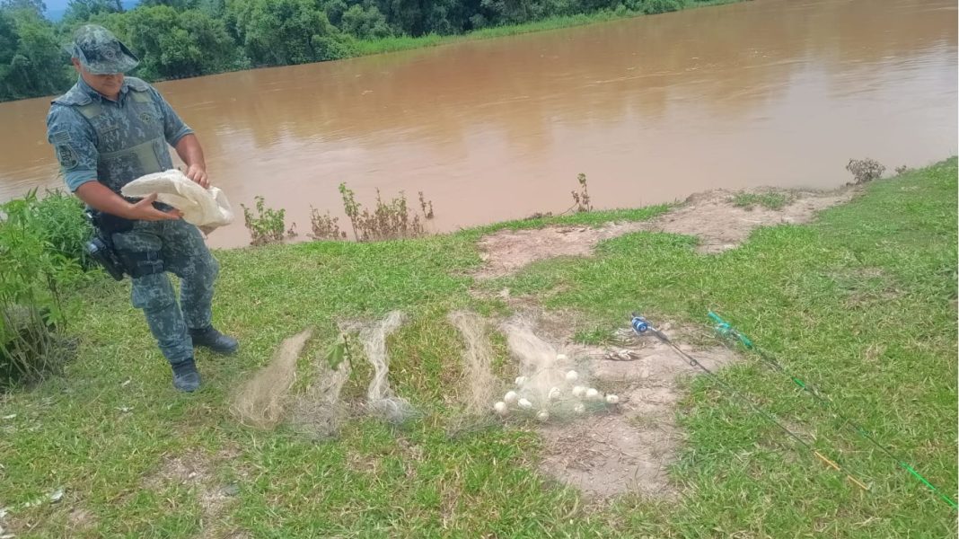 Três homens são autuados por pescar com petrechos não permitidos durante a Piracema em Pindamonhangaba
