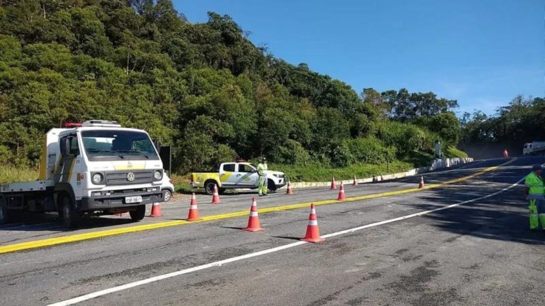 Tráfego na Rodovia Oswaldo Cruz é liberado após uma semana de interdição