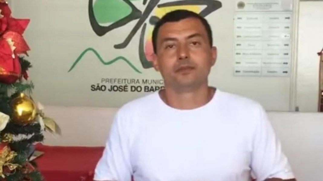Prefeito de São José do Barreiro é Indiciado por Peculato Após Uso de Veículos Oficiais no Carnaval