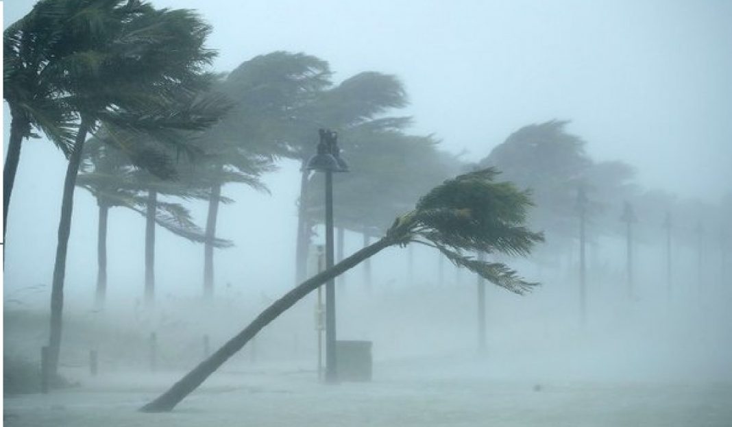 defesa-civil-emite-alerta-de-ressaca-com-ventos-de-ate-90-km-h-no-litoral-norte-de-sp