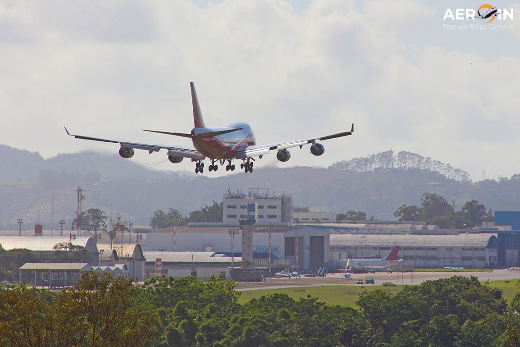 sao-jose-dos-campos-recebe-o-majestoso-boeing-747-400f-nesta-quarta-feira-23