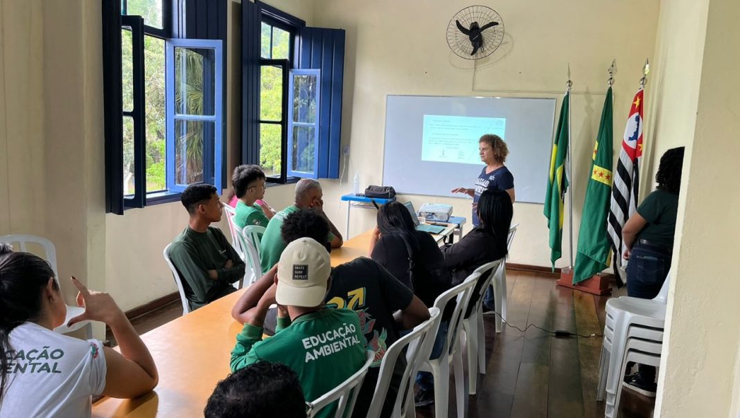 prefeitura-de-cacapava-e-instituto-biologico-do-governo-estadual-firmam-parceria-para-controle-de-carrapato-estrela-no-parque-da-mocota