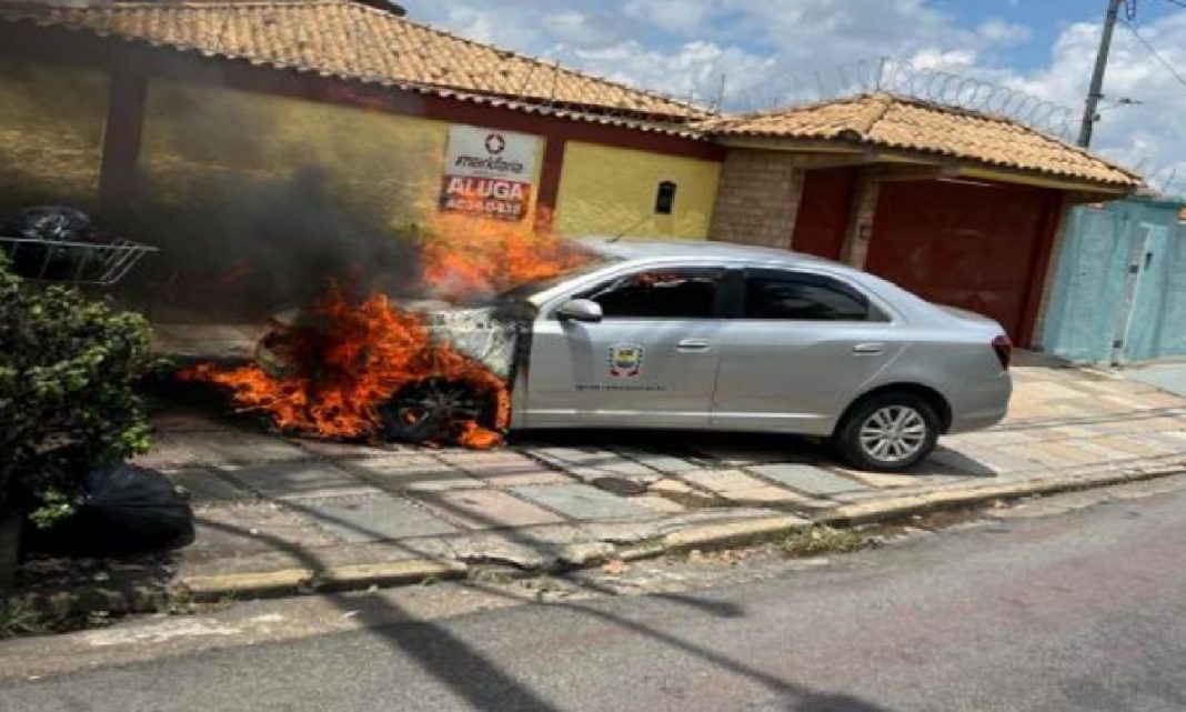 veiculo-da-prefeitura-de-braganca-paulista-peca-fogo-motorista-age-rapido-e-evita-vitimas