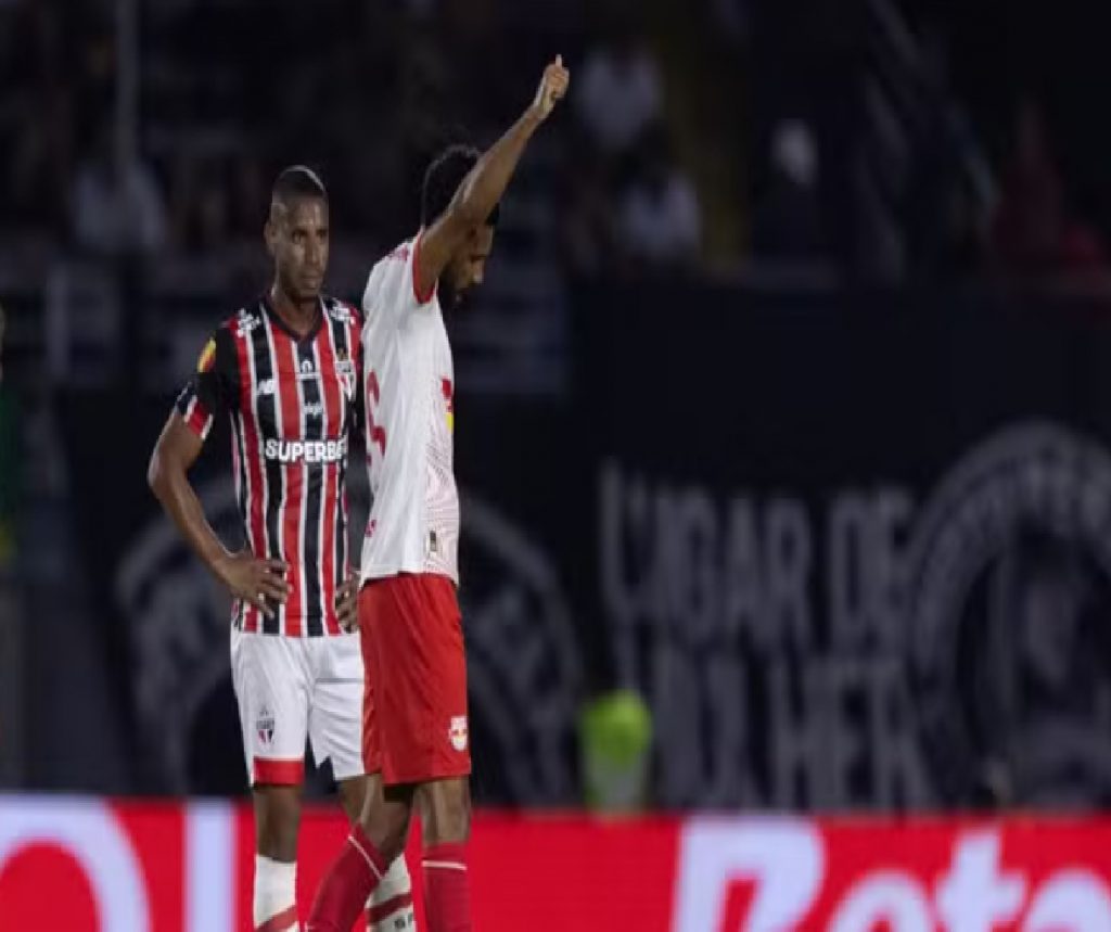 bragantino-supera-desvantagem-numerica-e-vence-sao-paulo-por-1-a-0