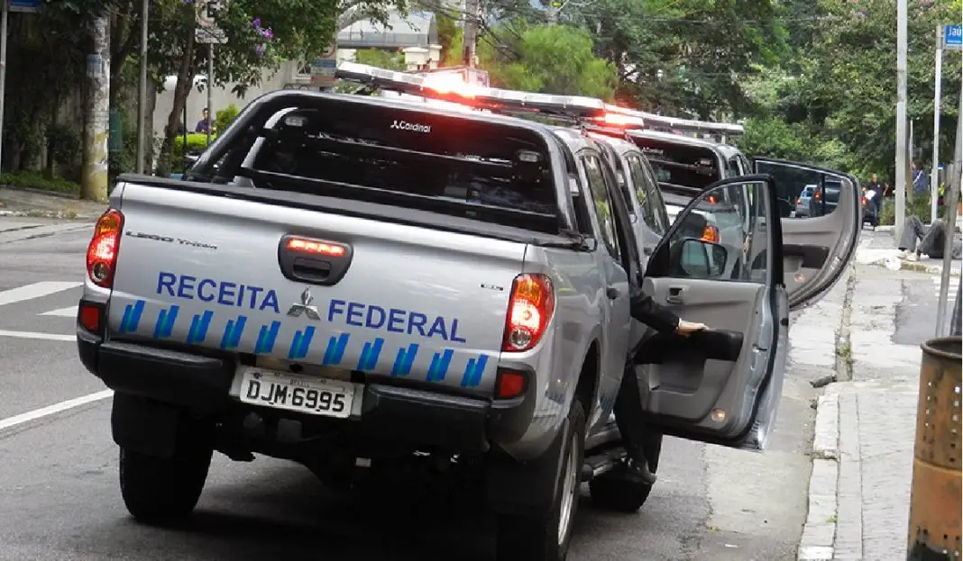 pf-investiga-fraude-de-r-500-mil-no-abastecimento-de-veiculos-da-receita-federal